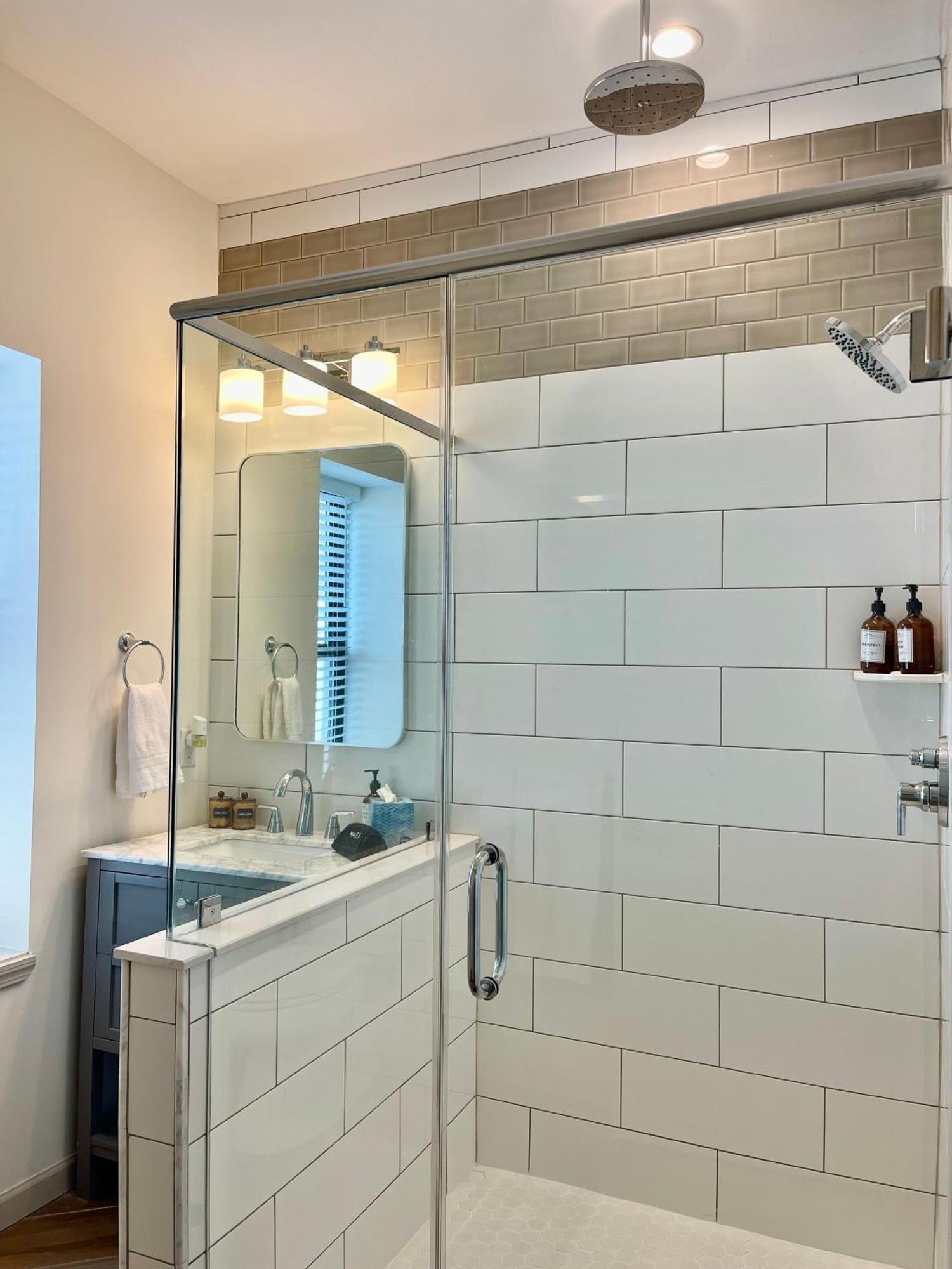 Modern Fully Renovated Suite & Loft In Downtown Трентон Экстерьер фото
