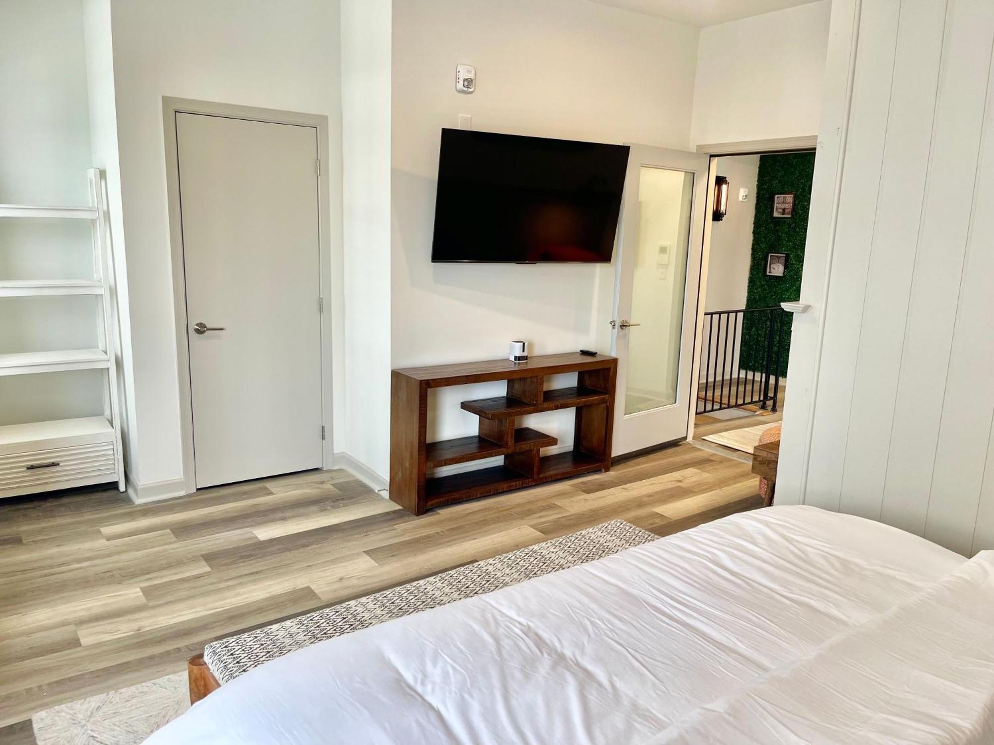 Modern Fully Renovated Suite & Loft In Downtown Трентон Экстерьер фото
