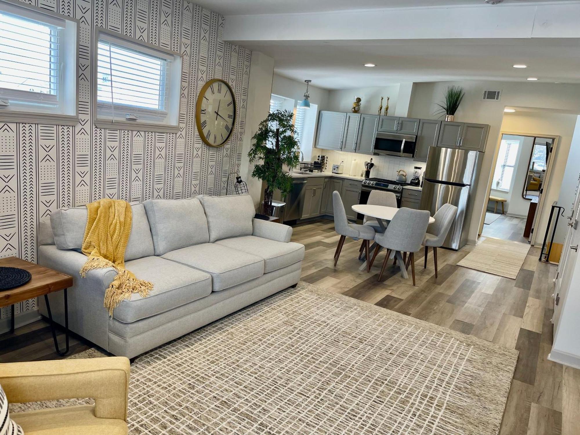 Modern Fully Renovated Suite & Loft In Downtown Трентон Экстерьер фото