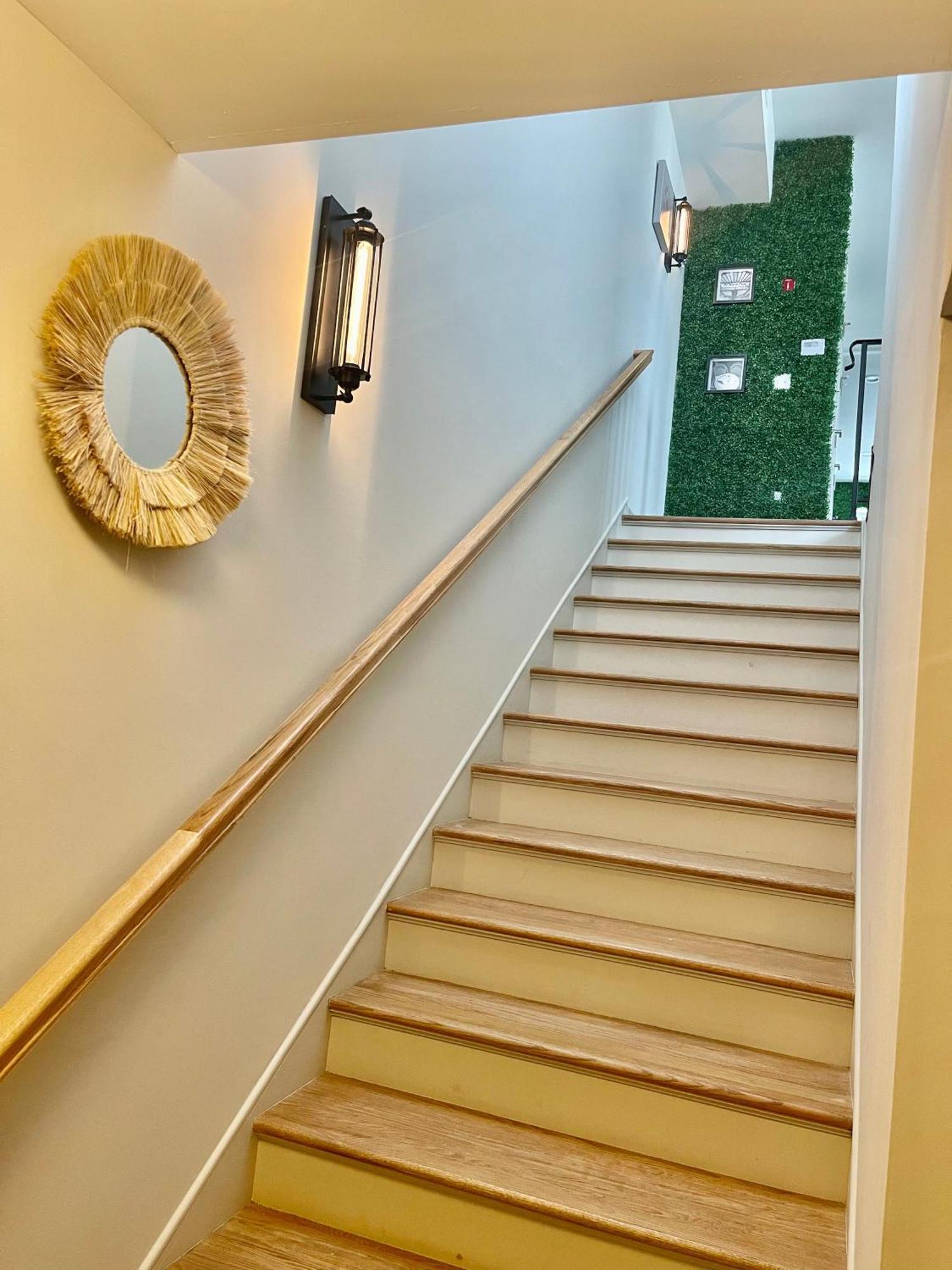 Modern Fully Renovated Suite & Loft In Downtown Трентон Экстерьер фото