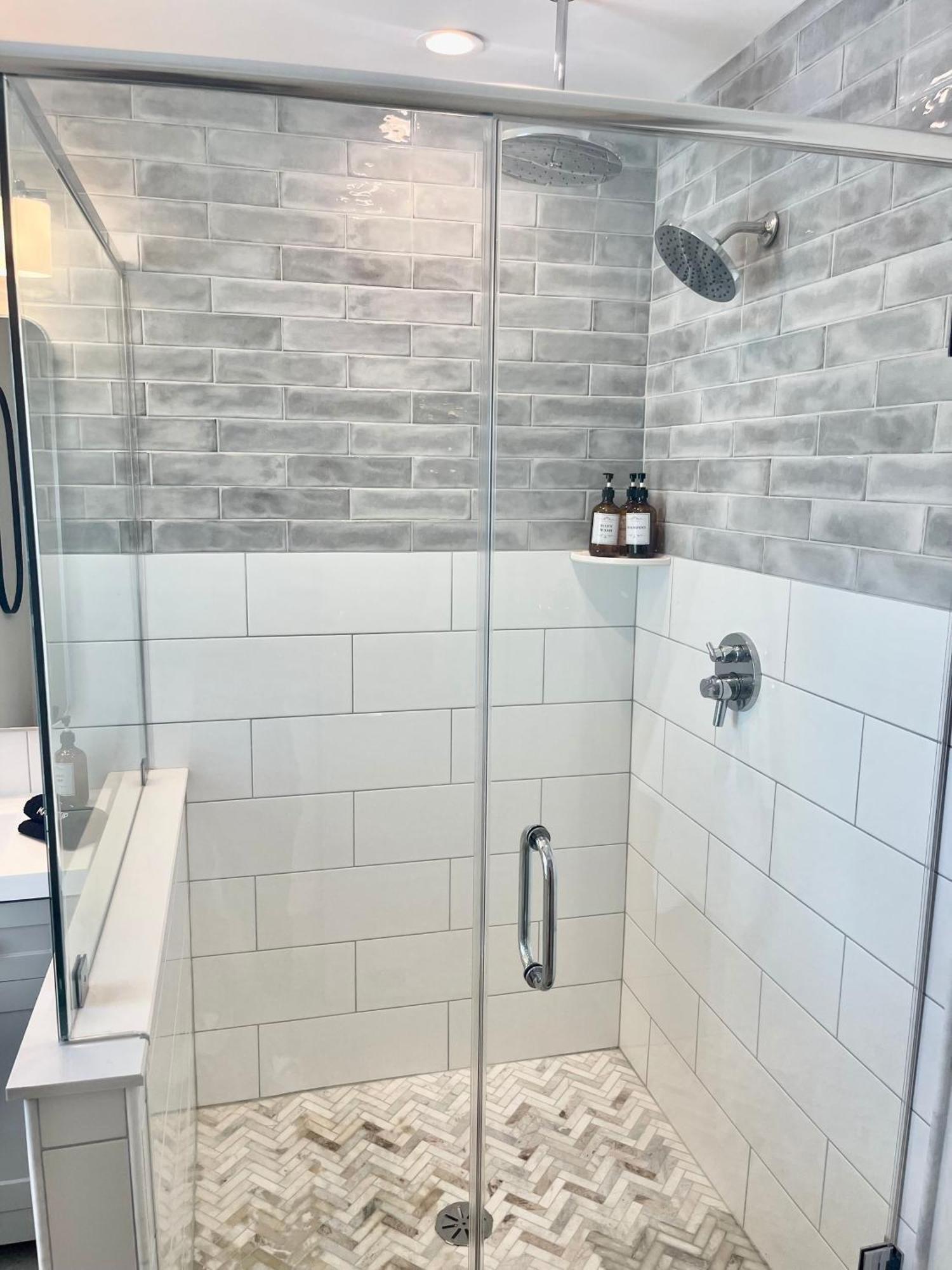 Modern Fully Renovated Suite & Loft In Downtown Трентон Экстерьер фото
