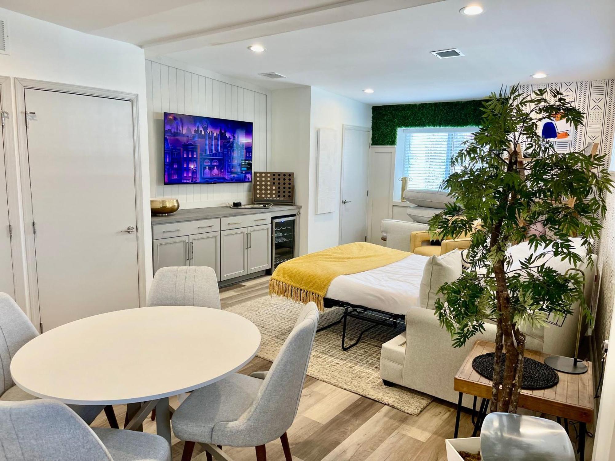 Modern Fully Renovated Suite & Loft In Downtown Трентон Номер фото